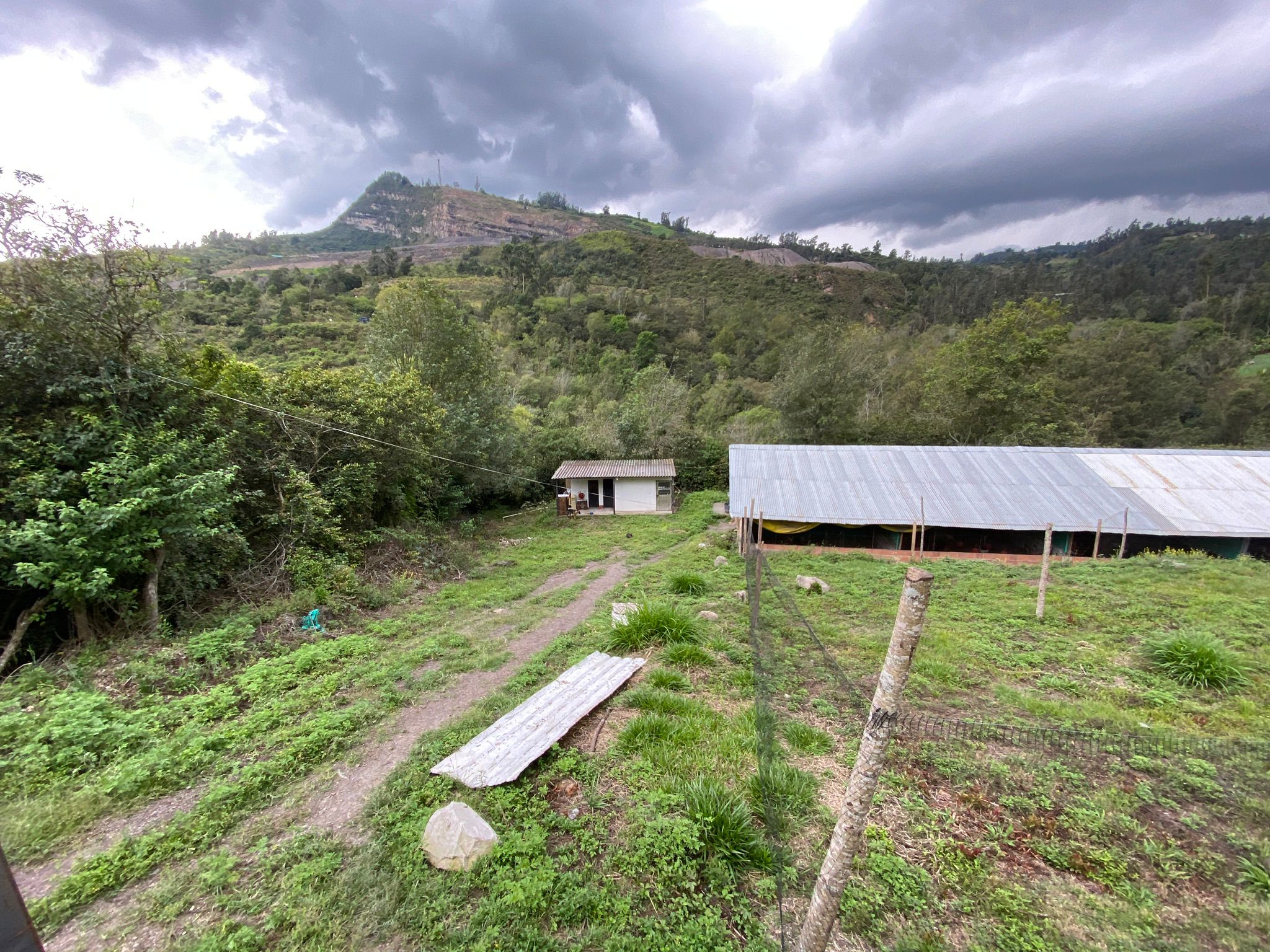 Finca 5.000 m2 con Casa 2B/1B y Galpón 3.500 aves - Vda Caraza / Chipaque / Cundinamarca / Colombia +57 3134283255 COL / +1 8623914933 USA